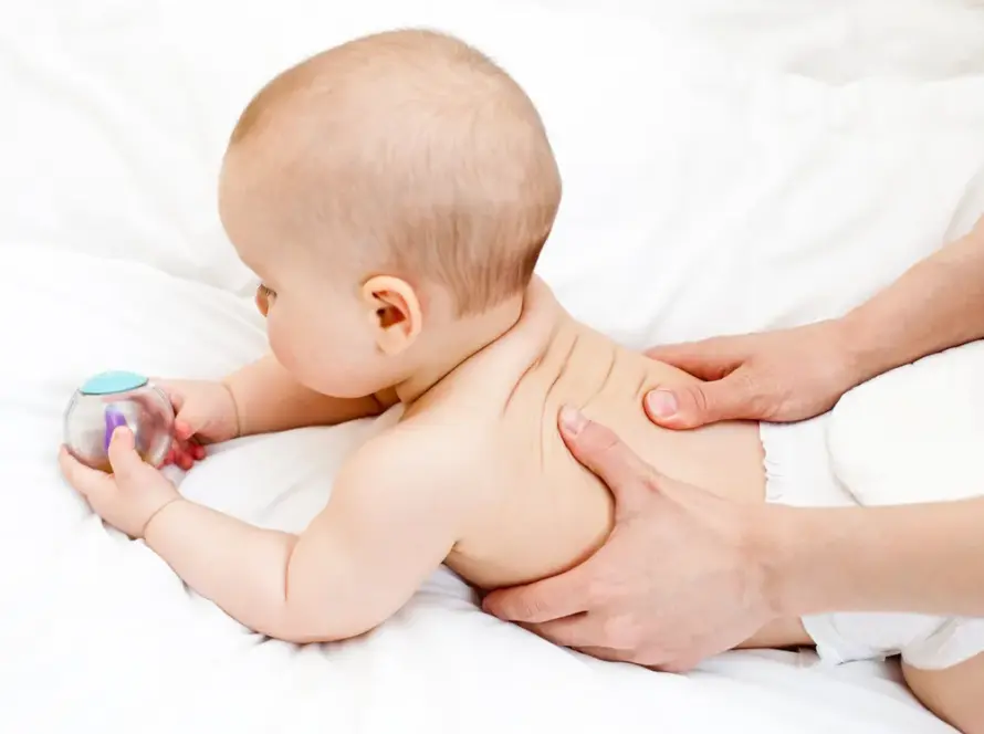 osteopatia pediatrica neonatale, osteopatia per neonati, trattamenti osteopatici neonatali, coliche nei neonati, osteopatia bambino, benessere neonatale, trattamento naturale neonati